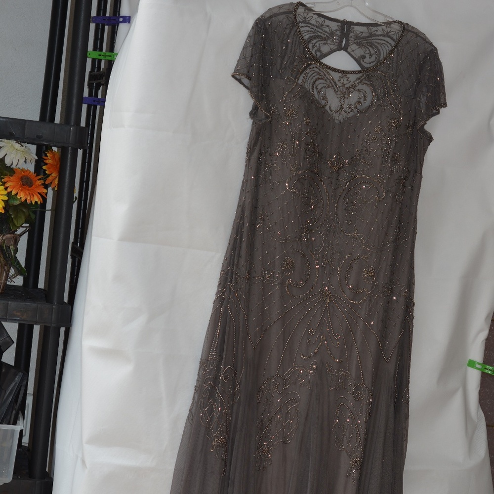 Oleg Cassini /Grey Beaded Formal Dress SZ 20W